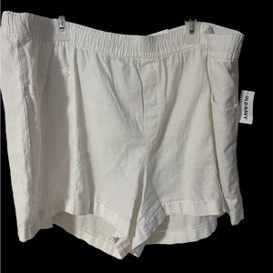 A pair of Old Navy NWT white shorts in 3X